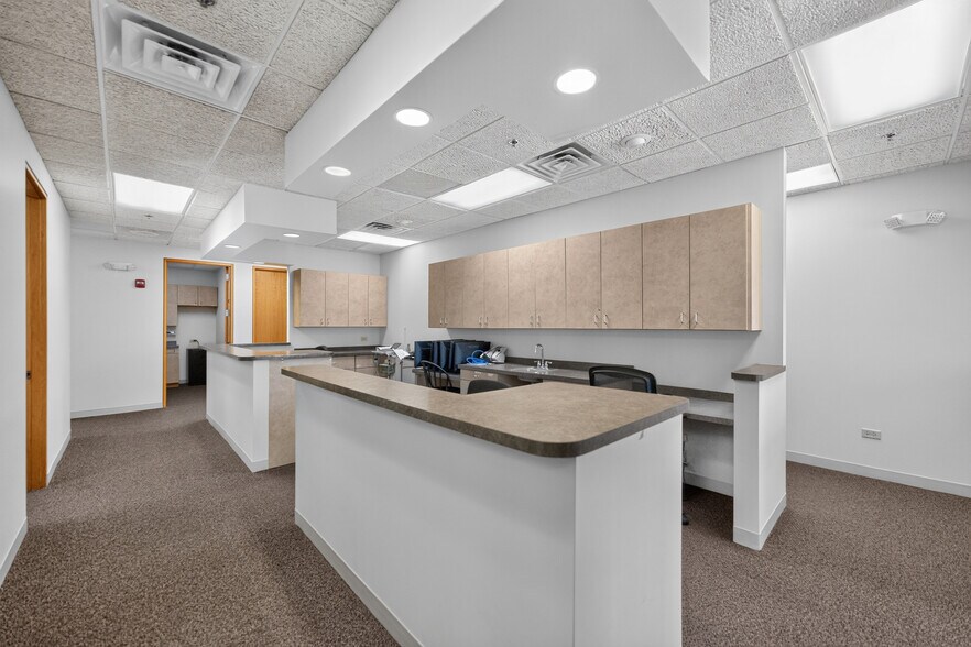 More Photos Of 290 Springfield Dr, Bloomingdale Medical For Lease