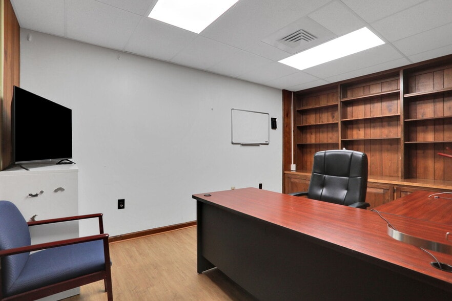 More Photos Of 1736 University Blvd S, Jacksonville Medical For Lease