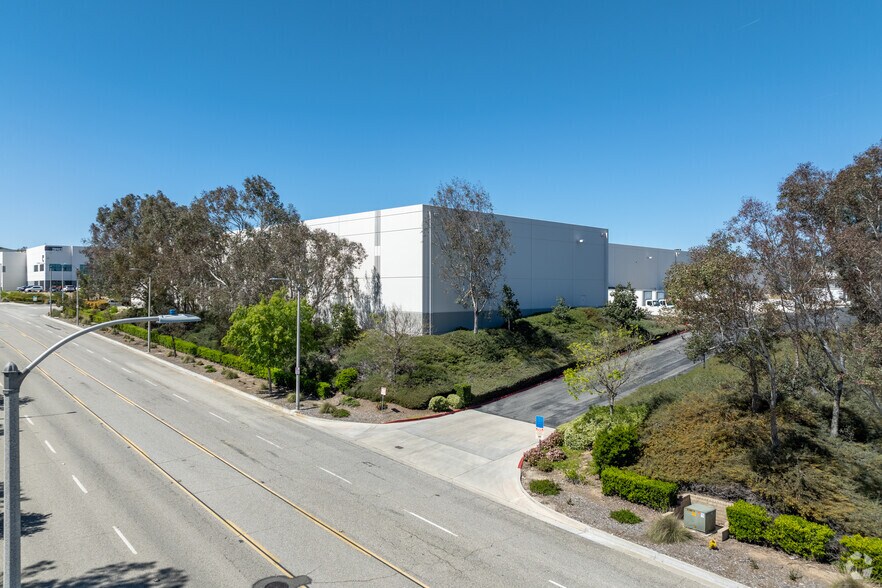 More Photos Of 28908 Avenue Paine, Valencia Warehouse For Lease
