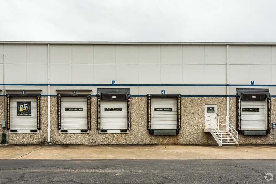 More Photos Of 3696 Knight Rd, Memphis Distribution For Lease