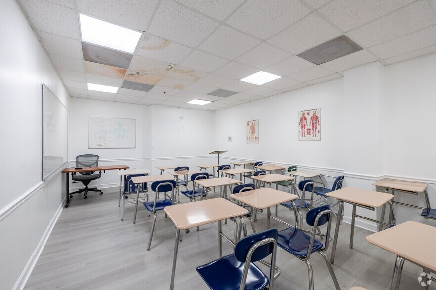 More Photos Of 12550 Biscayne Blvd, North Miami Medical For Sale