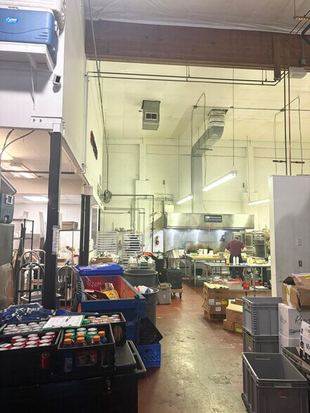 More Photos Of 1019 NW Everett St, Portland Storefront For Lease