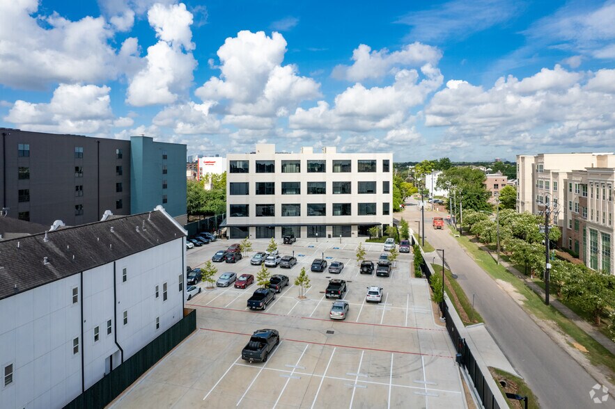 More Photos Of 190 TC Jester Blvd, Houston Office For Sale