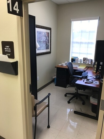 More Photos Of 6937 Medical View Ln, Zephyrhills Medical For Lease