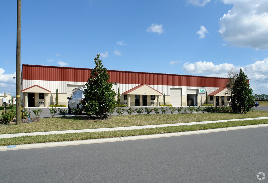 Primary Photo Of 1805 Greenleaf Ln, Leesburg Warehouse For Lease