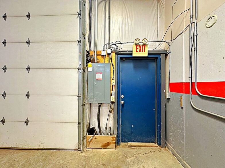 More Photos Of 380 Mackenzie Blvd, Fort McMurray Warehouse For Lease