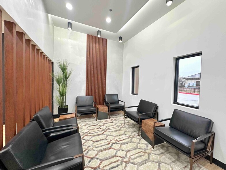More Photos Of 3174 Ridge Rd, McKinney Medical For Sale