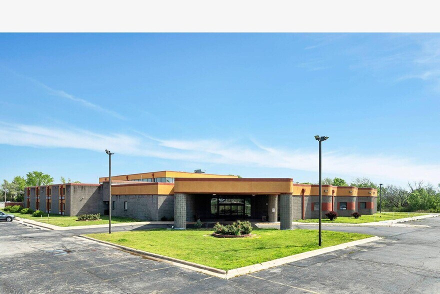 More Photos Of 3232 N Summit St, Arkansas City Hotel For Sale