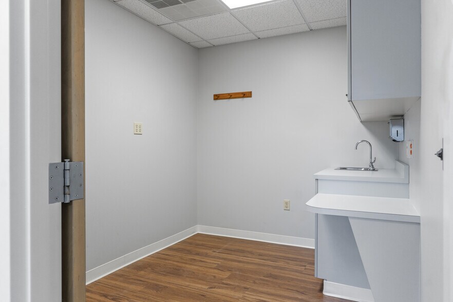 More Photos Of 320 Phillips St, North Kingstown Medical For Sale