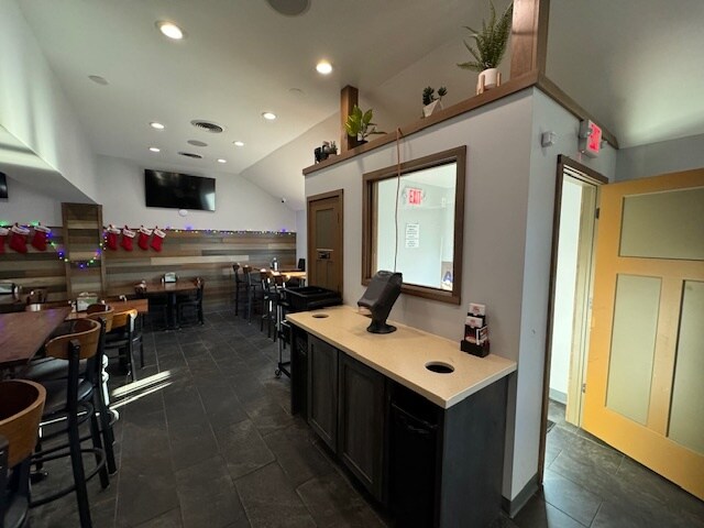 More Photos Of 8713 Gravois Rd, Saint Louis Restaurant For Lease