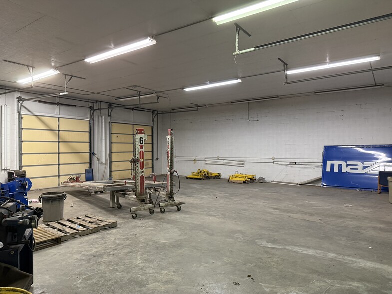 More Photos Of 906 Main St, Belpre Auto Dealership For Lease