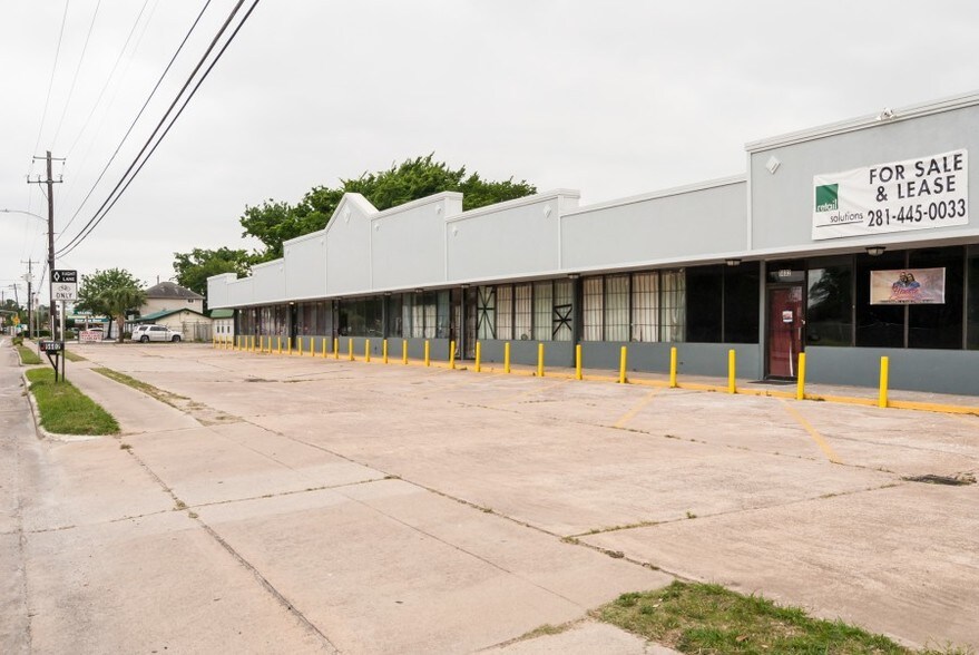 More Photos Of 5602-5608 Pinemont Dr, Houston Storefront Retail Office For Lease