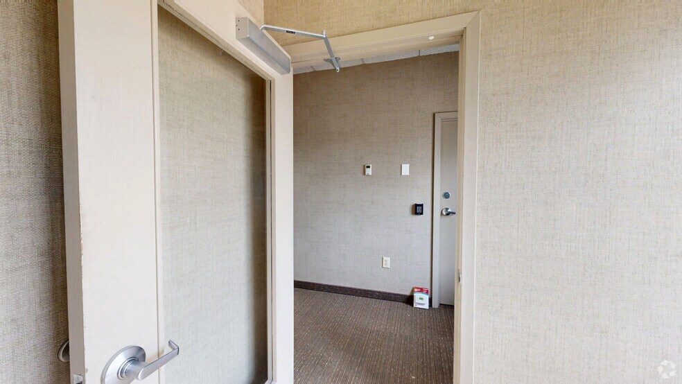 More Photos Of 343 E 82nd St, Chaska Warehouse For Sale