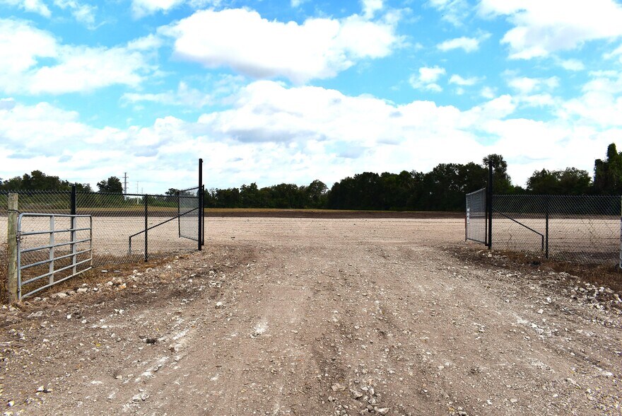 More Photos Of 8911 FM 524 Rd, Sweeny Land For Lease