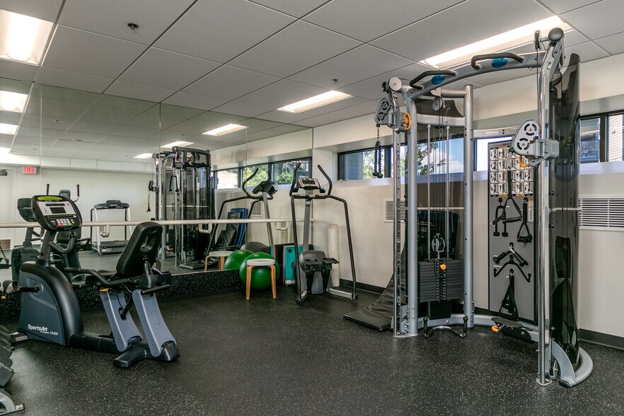 More Photos Of 5100 S Macadam Ave, Portland Unknown For Lease