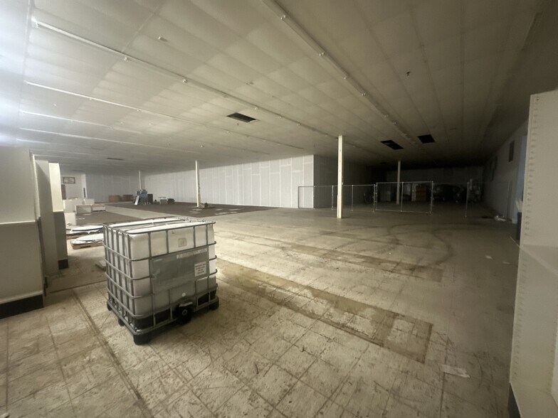 More Photos Of 1625 US Highway 61 N, Lancaster Warehouse For Sale