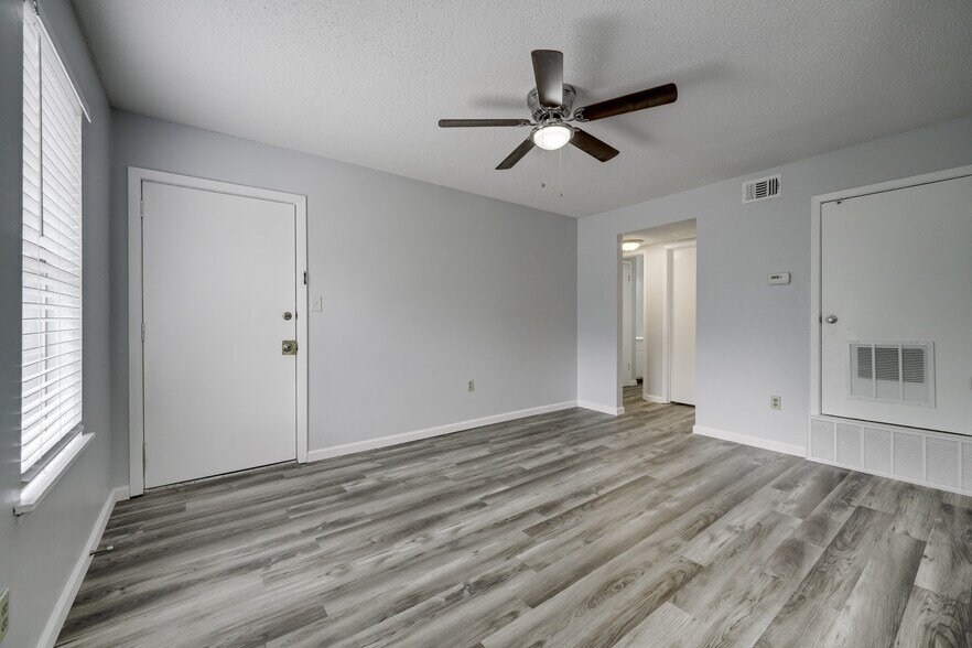 More Photos Of 1906 W Matthews Ave, Jonesboro Apartments For Sale