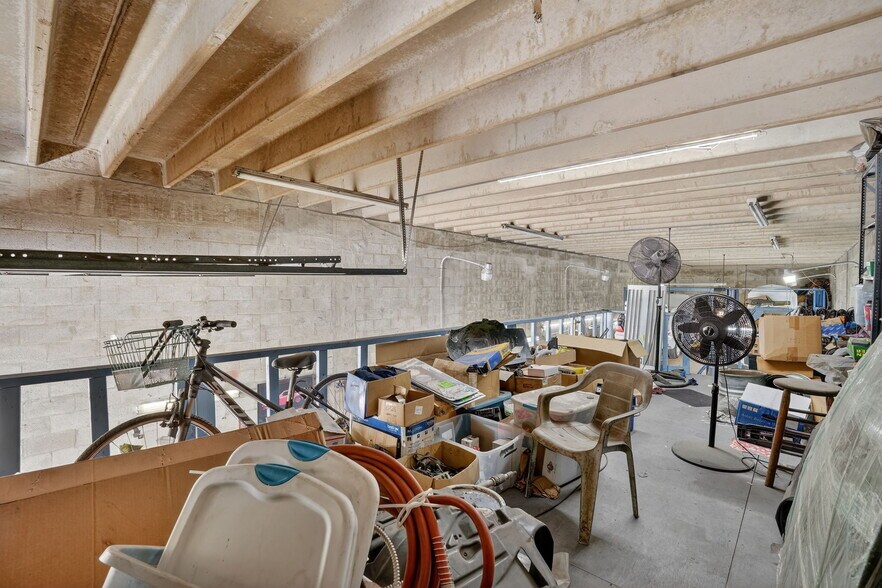 More Photos Of 3838 Shipping Ave, Miami Auto Repair For Sale