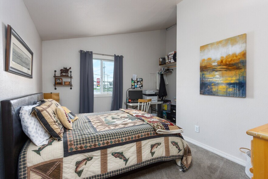 More Photos Of 1419 Old Hardin Rd, Billings Flex For Sale