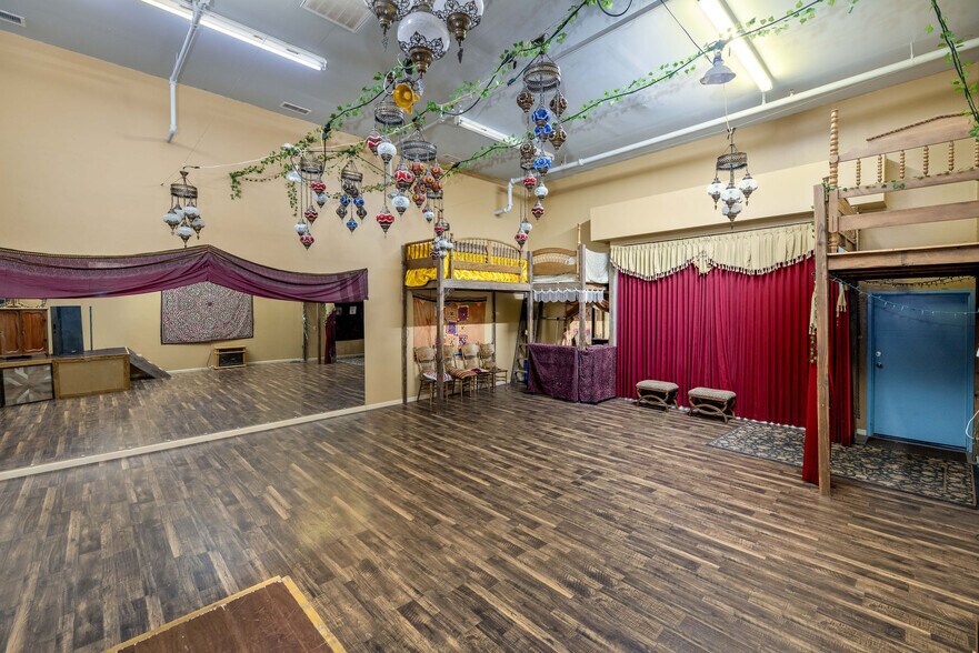 More Photos Of 12150 Charles Dr, Grass Valley Warehouse For Sale