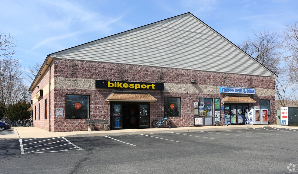 More Photos Of 325 W Main St, Collegeville Freestanding For Sale