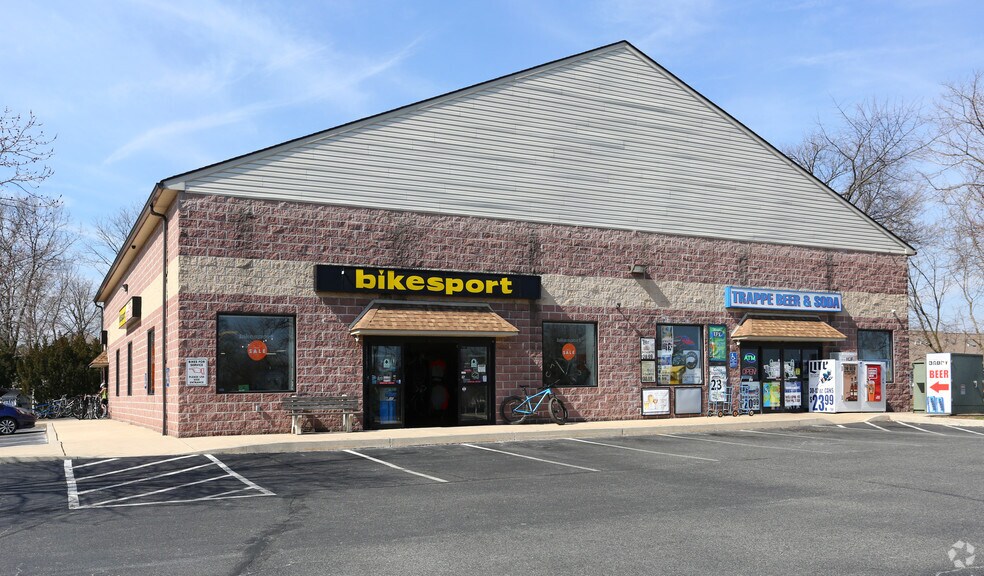 More Photos Of 325 W Main St, Collegeville Freestanding For Sale