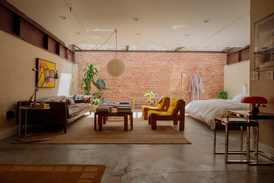 More Photos Of 7494 Santa Monica Blvd, West Hollywood Hotel For Sale