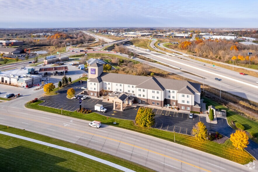 More Photos Of 1600 Lawrence Dr, De Pere Hotel For Sale