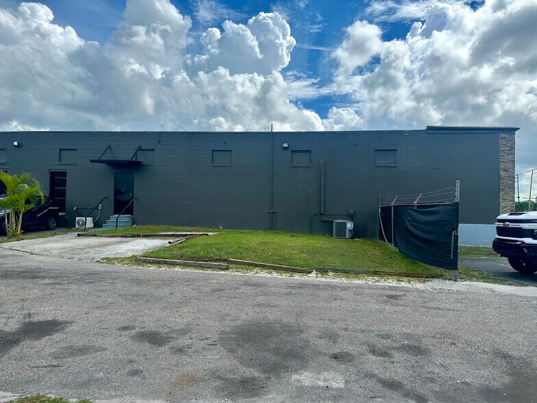 More Photos Of 1011 W Lancaster Rd, Orlando General Retail For Sale