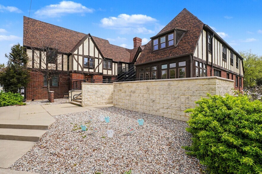 More Photos Of 302 N Tuscola Road, Bay, Bay City Hotel For Sale