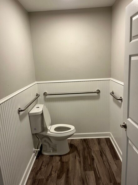 More Photos Of 815 E 66th St, Savannah Medical For Lease