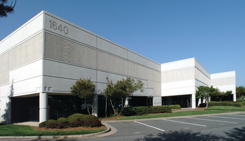 More Photos Of 1640 Airport Rd, Kennesaw Distribution For Lease
