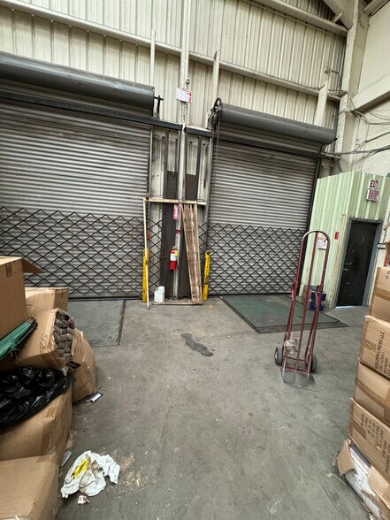 More Photos Of 2300-2320 N Alameda St, Compton Warehouse For Lease