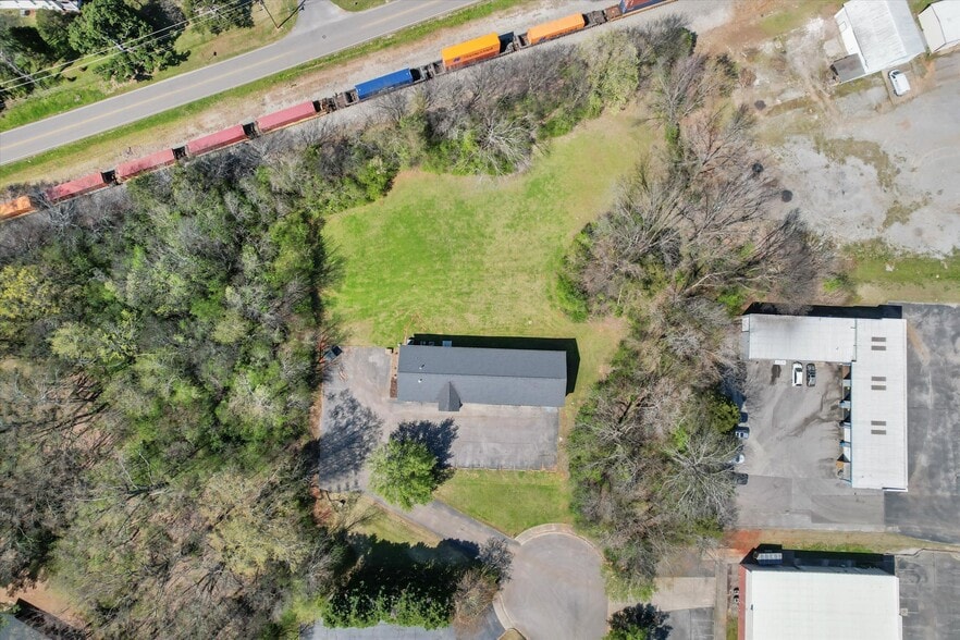 More Photos Of 102 Gin Oak Ct, Madison Freestanding For Sale