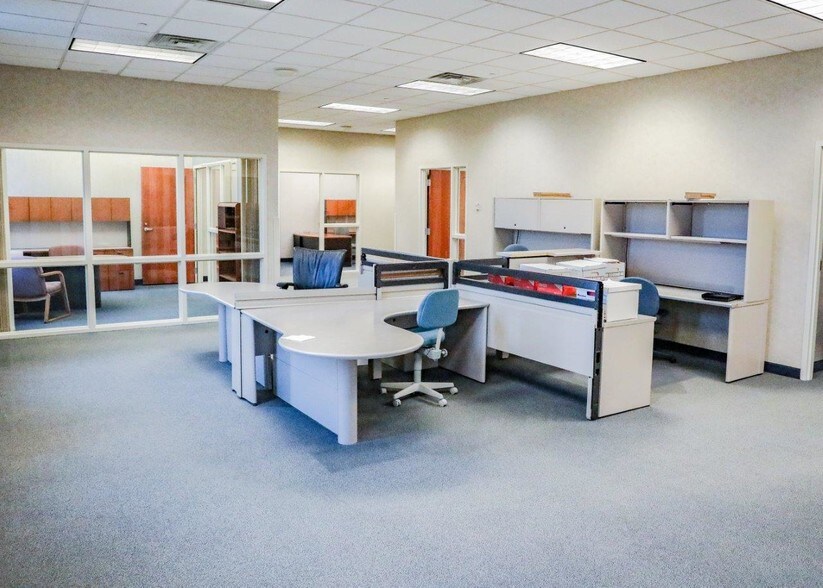More Photos Of 1605 Heritage Dr, Northfield Office For Lease