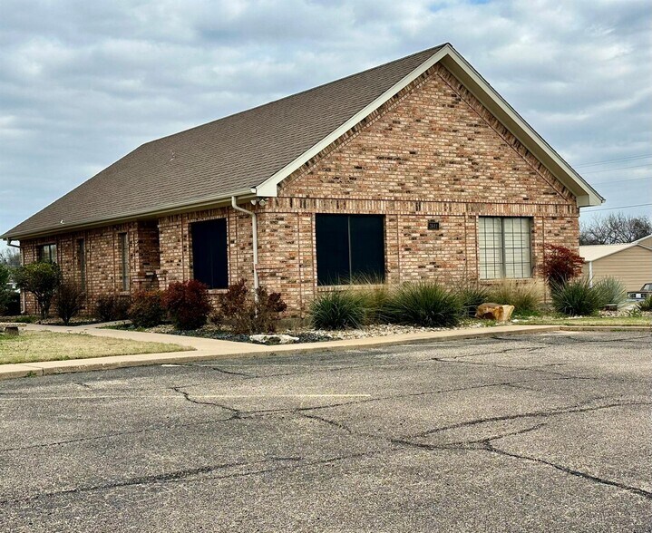 More Photos Of 3641 Fall Creek Hwy, Granbury Office For Lease