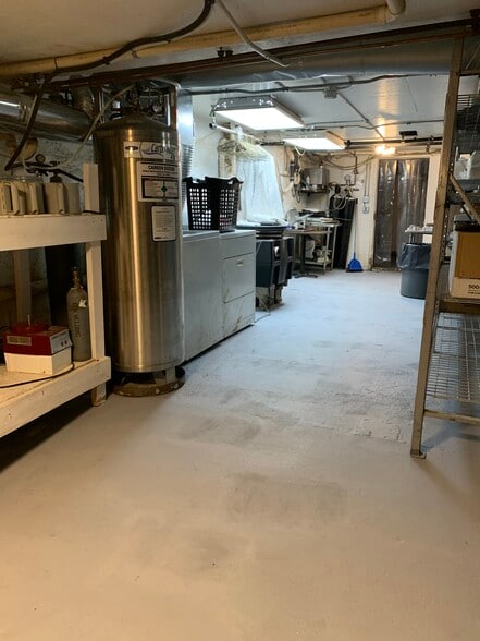 More Photos Of 307 N Broadway, Green Bay Restaurant For Sale