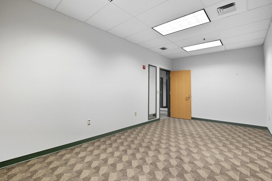 More Photos Of 25 Manchester St, Merrimack Loft Creative Space For Lease