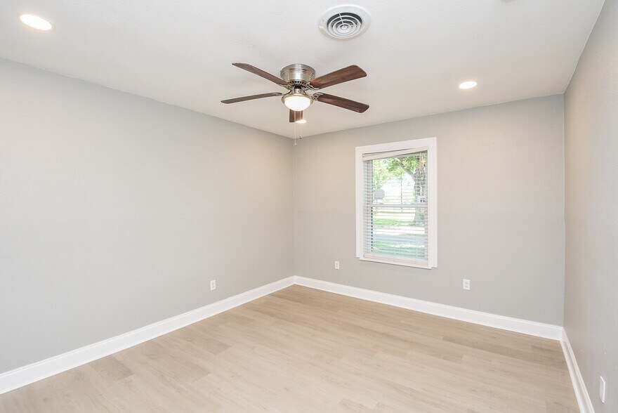 More Photos Of 19022 Old Mueschke Rd, Tomball Medical For Lease