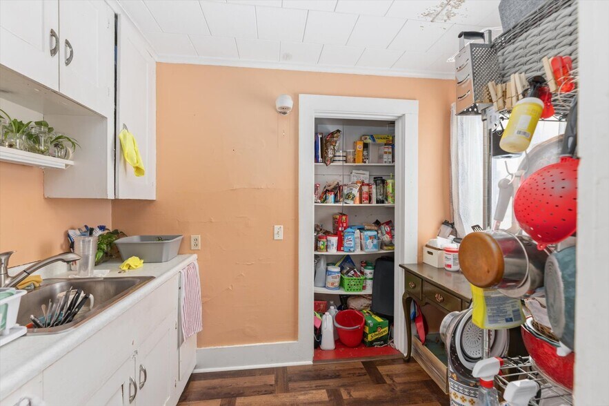 More Photos Of 32 Park Ave, Keene Office For Sale