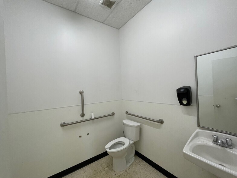 More Photos Of 1823 Virginia Rd, Edenton General Retail For Sale