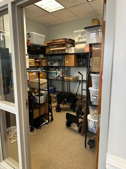 More Photos Of 16740 Birkdale Commons Pky, Huntersville Office Residential For Lease