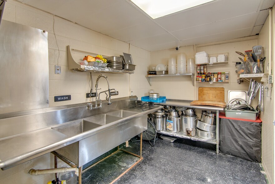 More Photos Of 285 S Outer Dr, Saginaw Restaurant For Sale