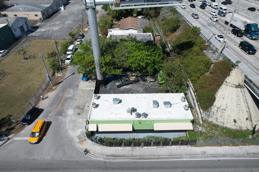 More Photos Of 643 NW 20th St, Miami Freestanding For Sale