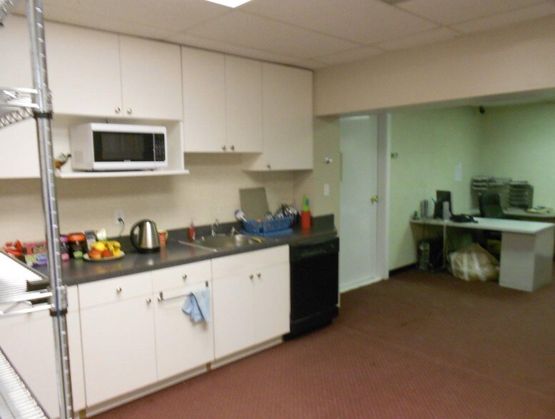 More Photos Of 25715-25737 Meadowbrook Rd, Novi Warehouse For Sale
