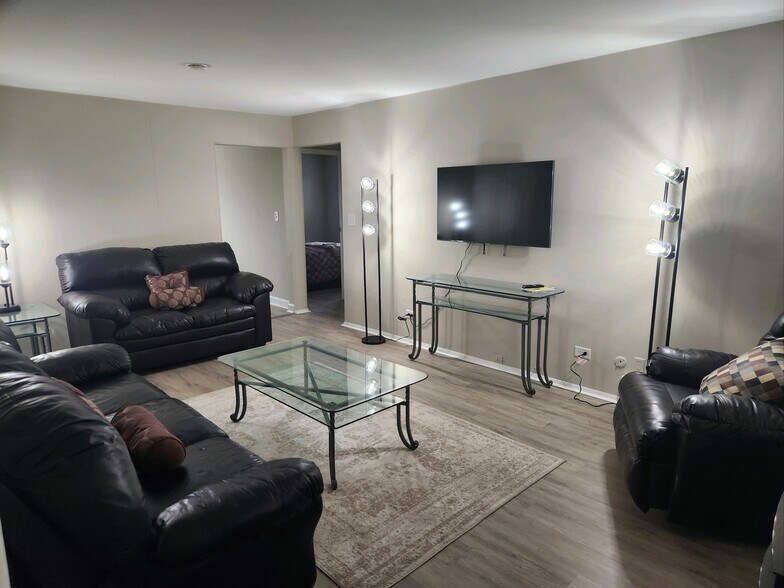 More Photos Of 536 Schroeder Ave, Peotone Apartments For Sale