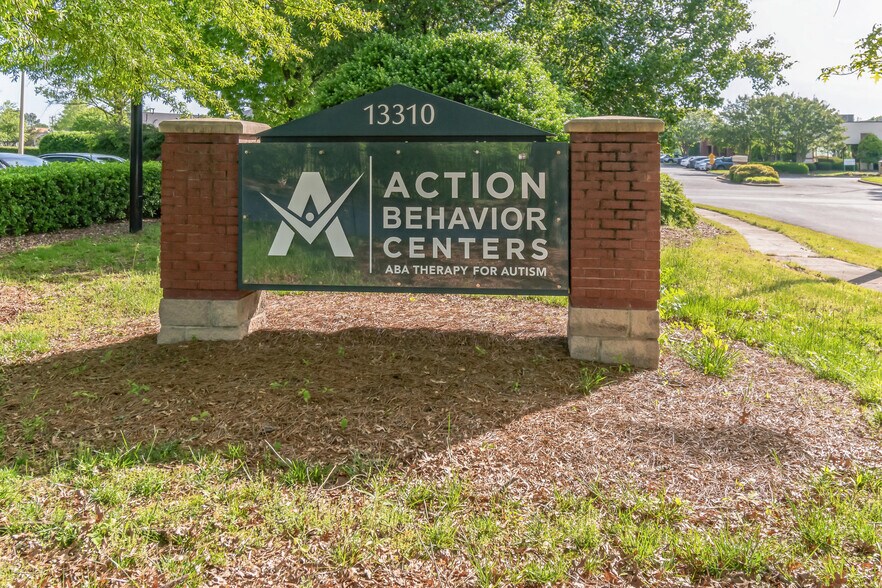 More Photos Of 13310 S Ridge Dr, Charlotte Medical For Sale