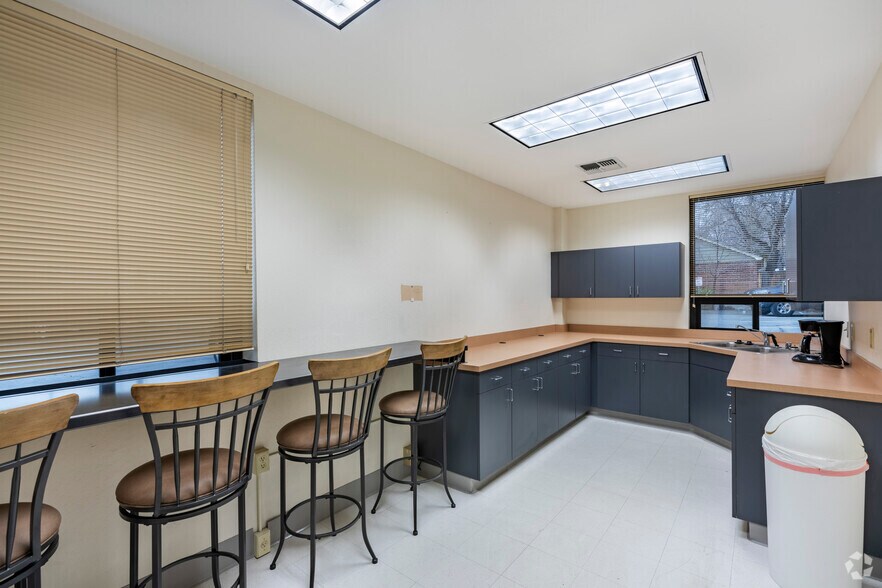 More Photos Of 218-222 California Ave, Reno Office For Sale