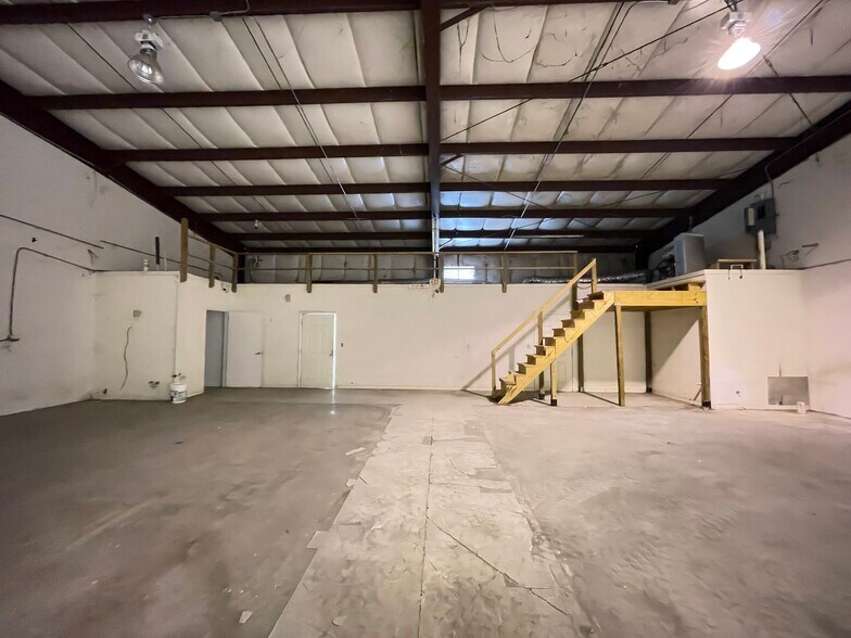 More Photos Of 25355 NW 8th Pl, Newberry Warehouse For Sale