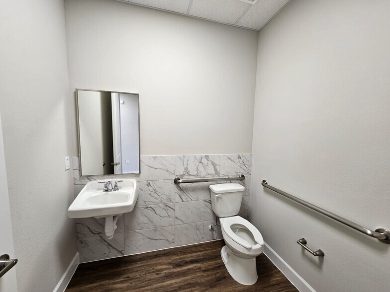 More Photos Of 25145 Star Ln, Katy Unknown For Lease
